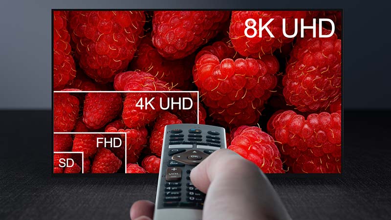 télévision montrant la différence entre 4K et 8K